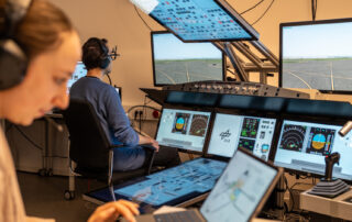 AIR-DA is designed to help pilots (in the background) follow ATC instructions and clearances (in the foreground) Credit: © DLR. Alle Rechte vorbehalten
